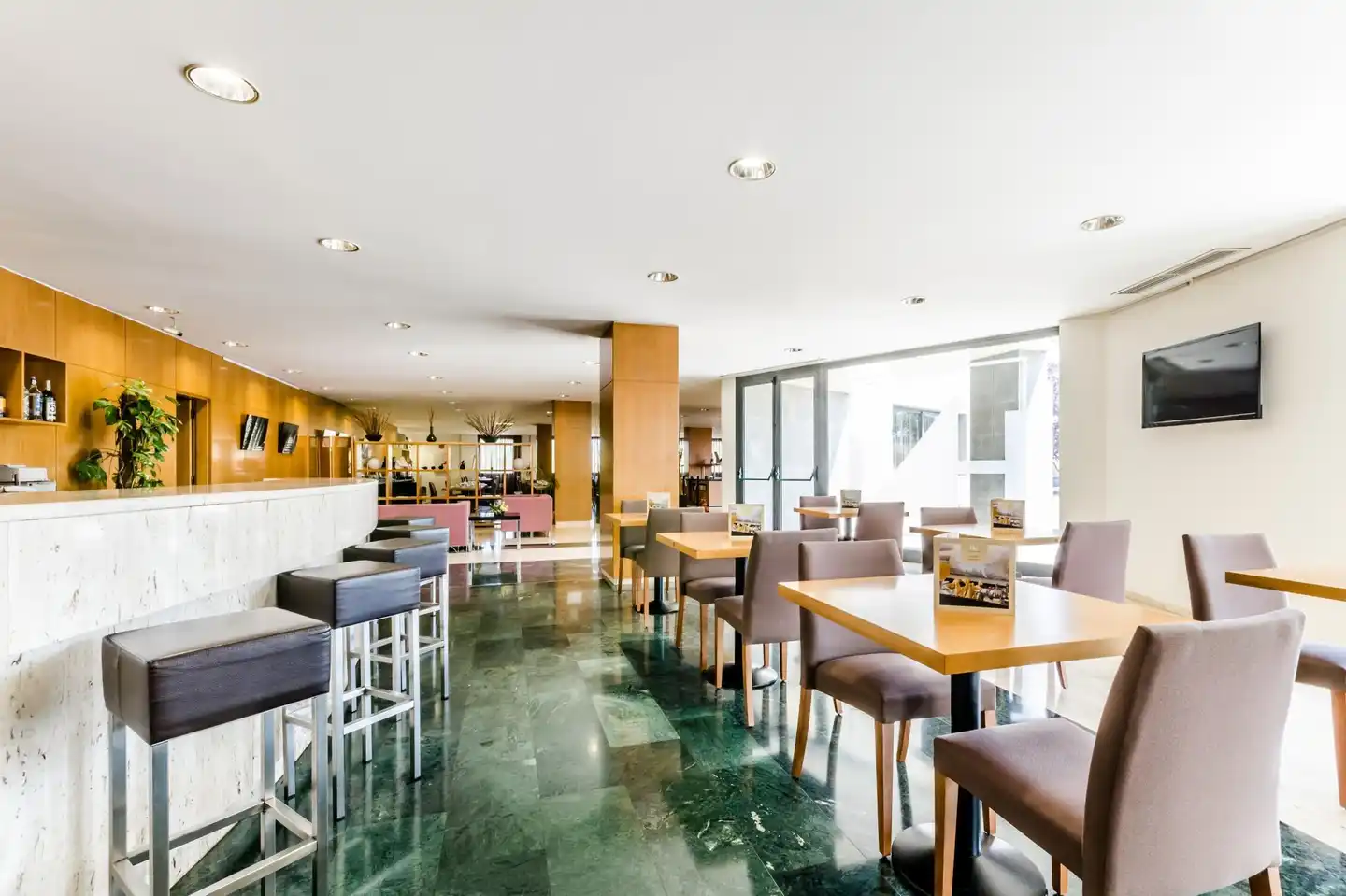 Exe Barberà Parc Bar