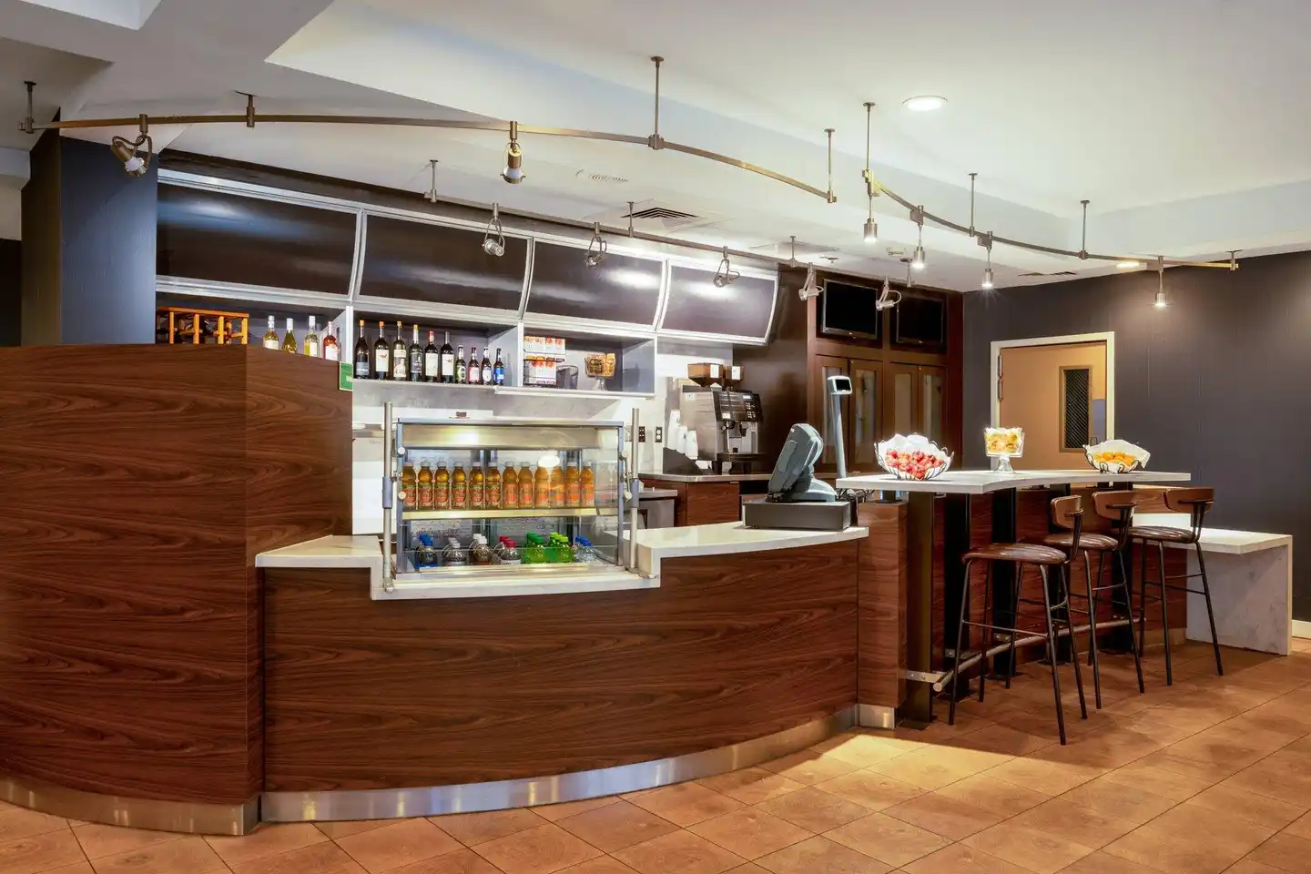 Courtyard by Marriott Columbus Airport Bar