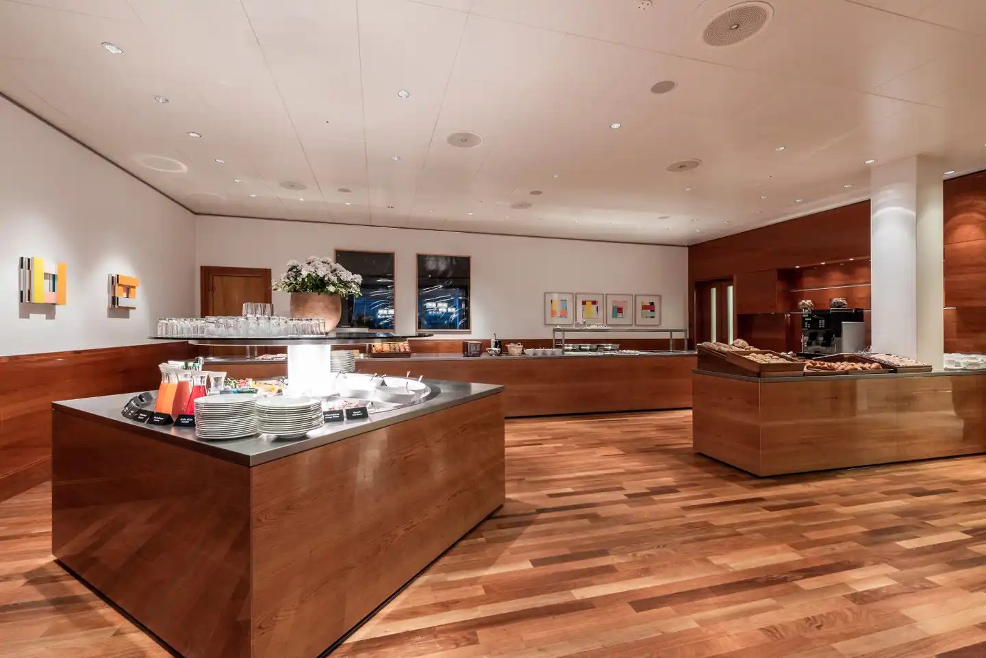Einstein Bar