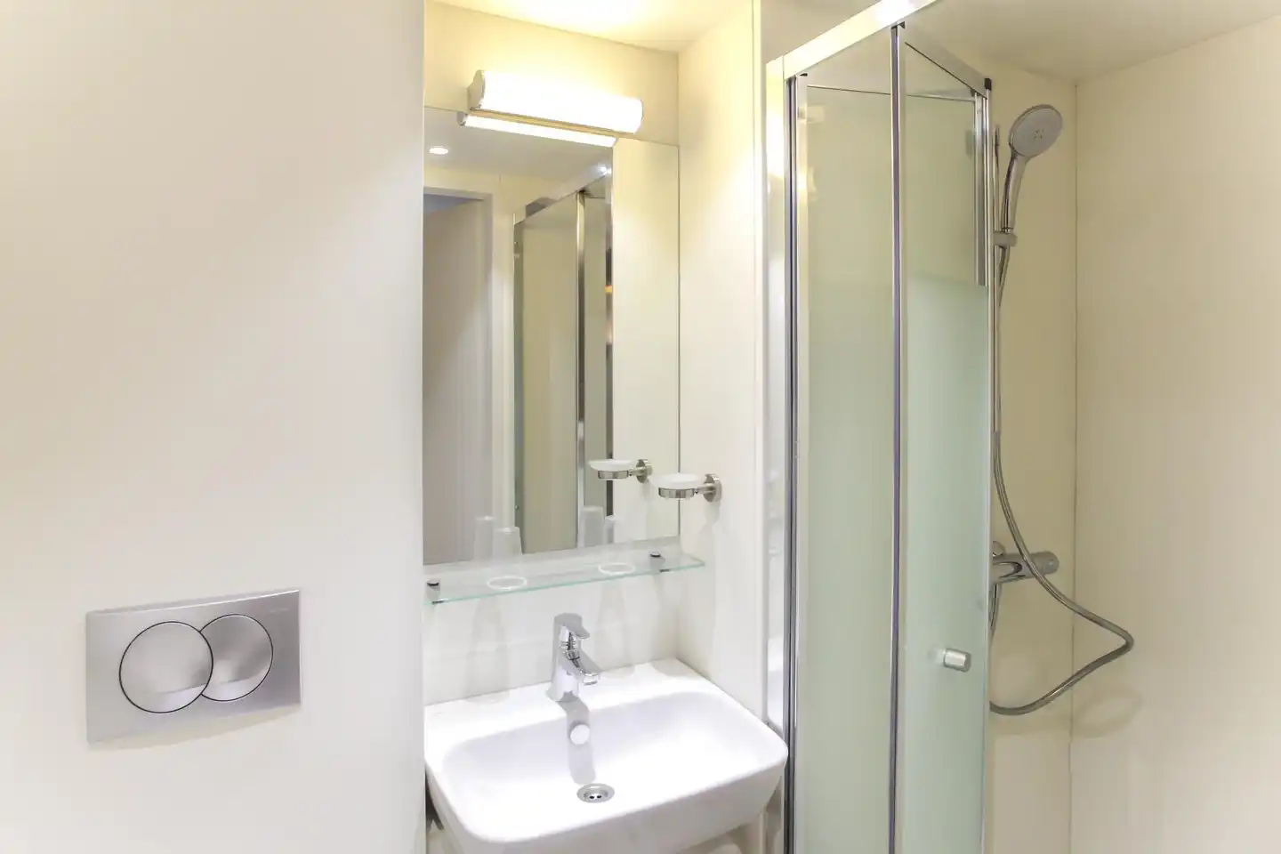 Hôtel Reseda Badezimmer