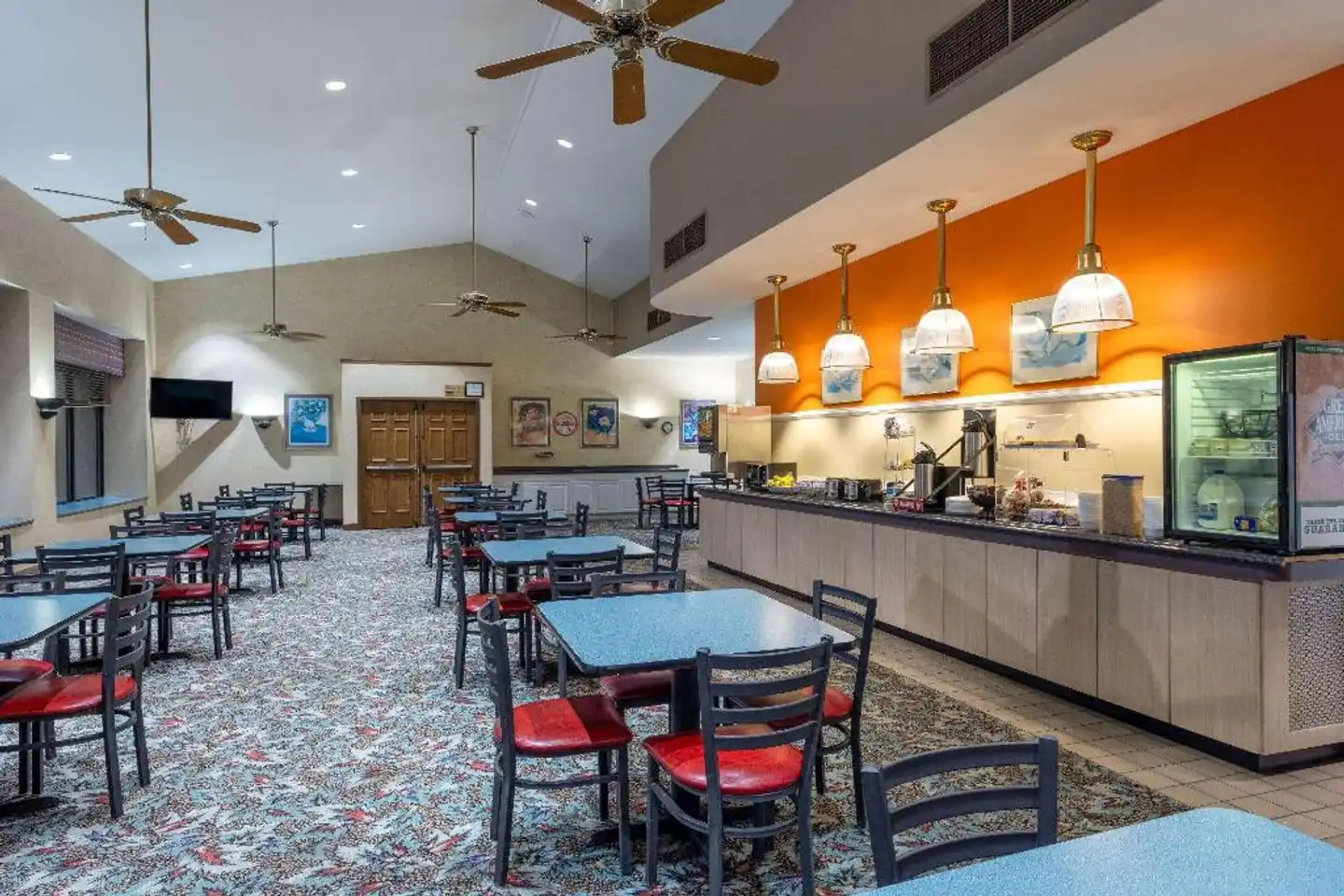 Howard Johnson Inn & Conference Center Salem Bar