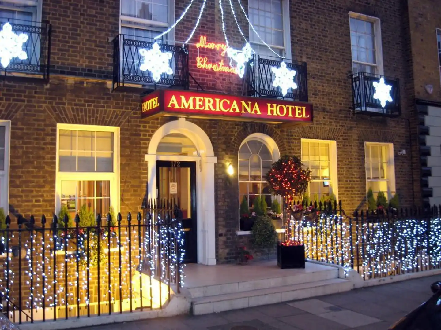 Americana Hotel Aussenansicht