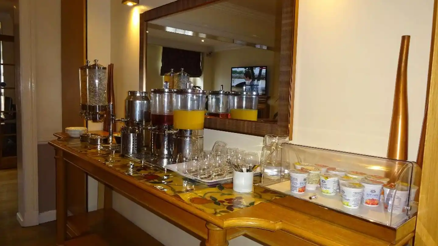 Americana Hotel Restaurant