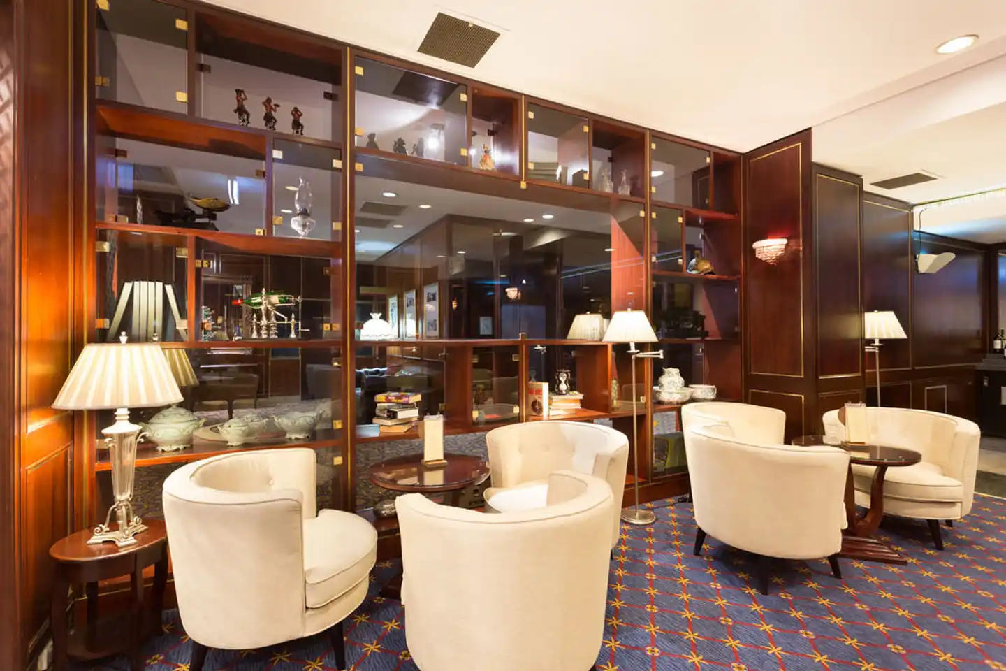Royal On The Park Bar