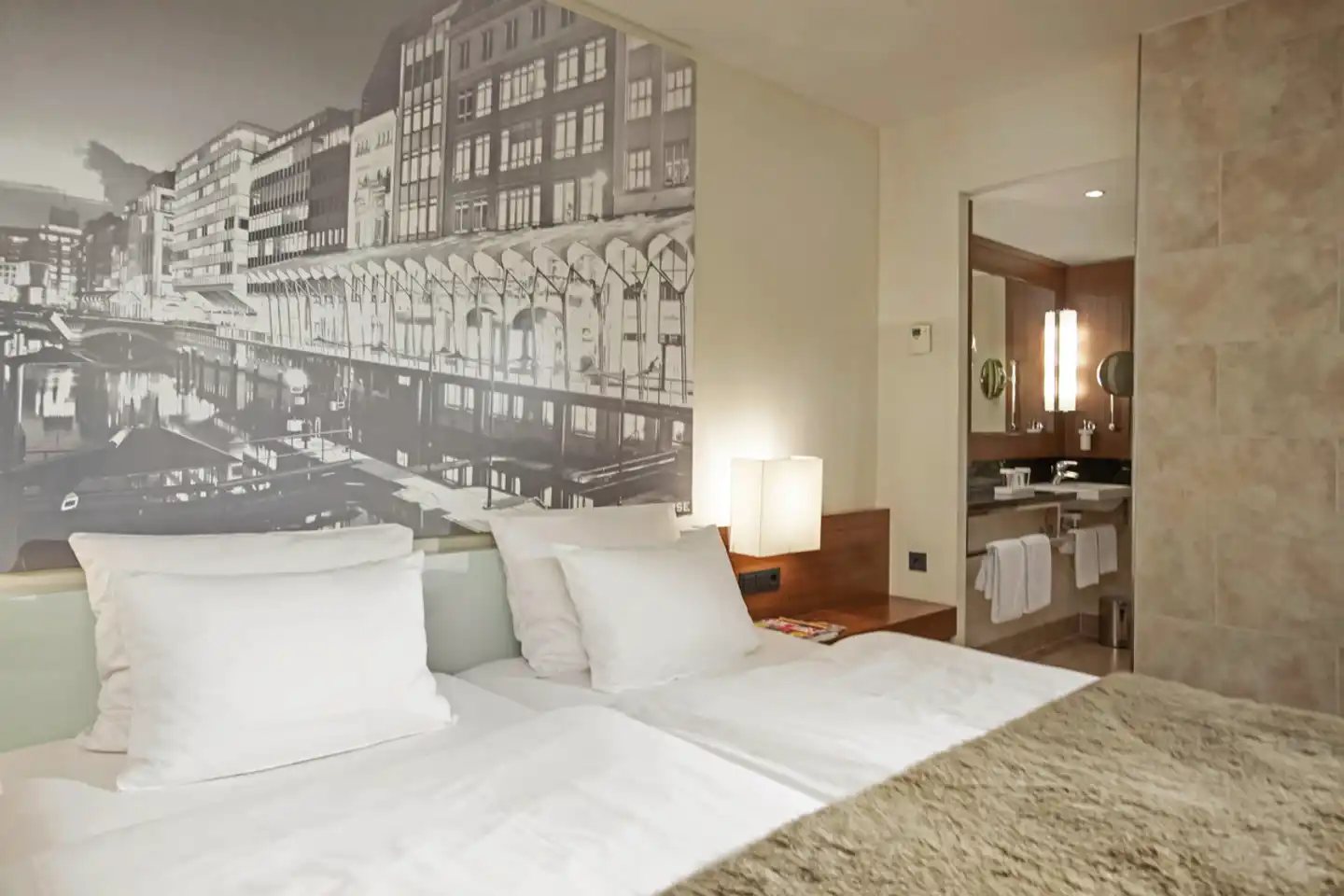 Lindner Hotel Hamburg Am Michel - JDV by Hyatt Wohnbeispiel