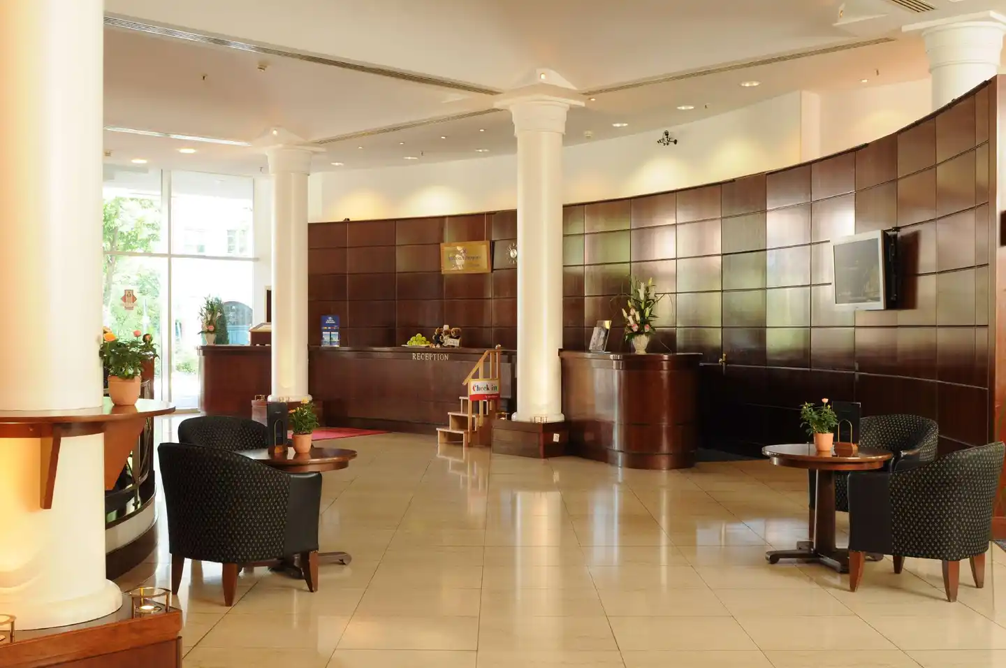Hilton Mainz City Lobby