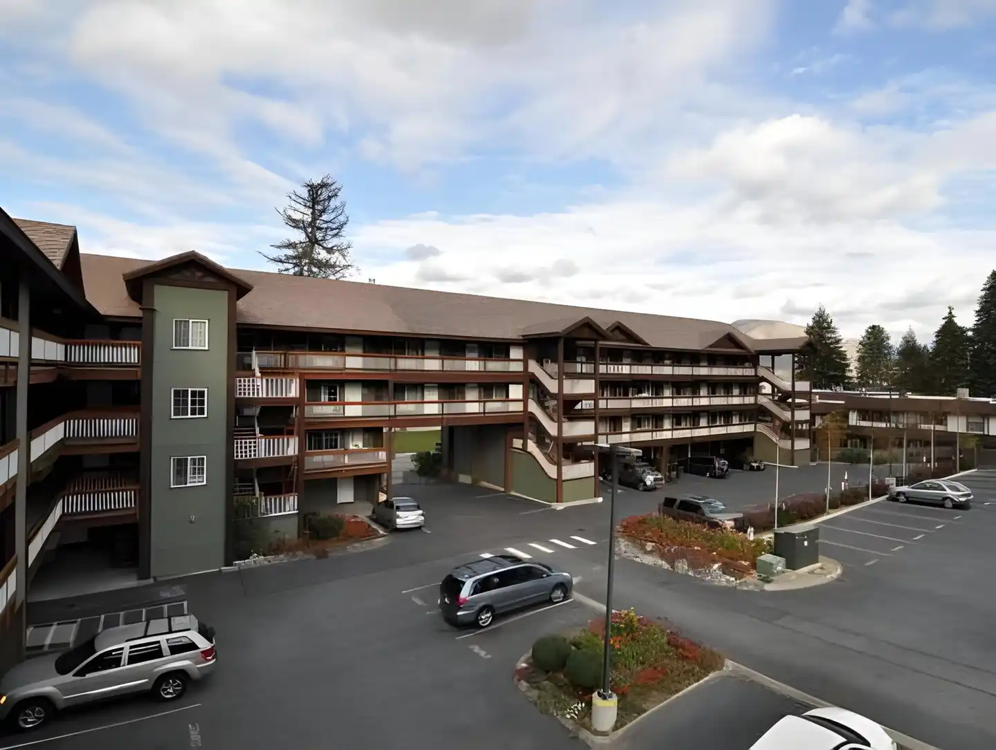 Lakeside Lodge and Suites Aussenansicht