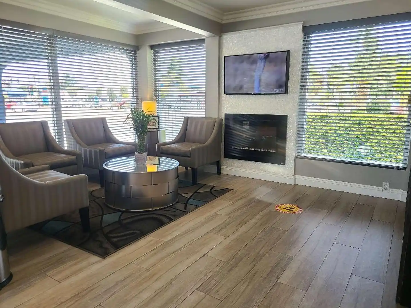 Best Western Orange Plaza Lobby