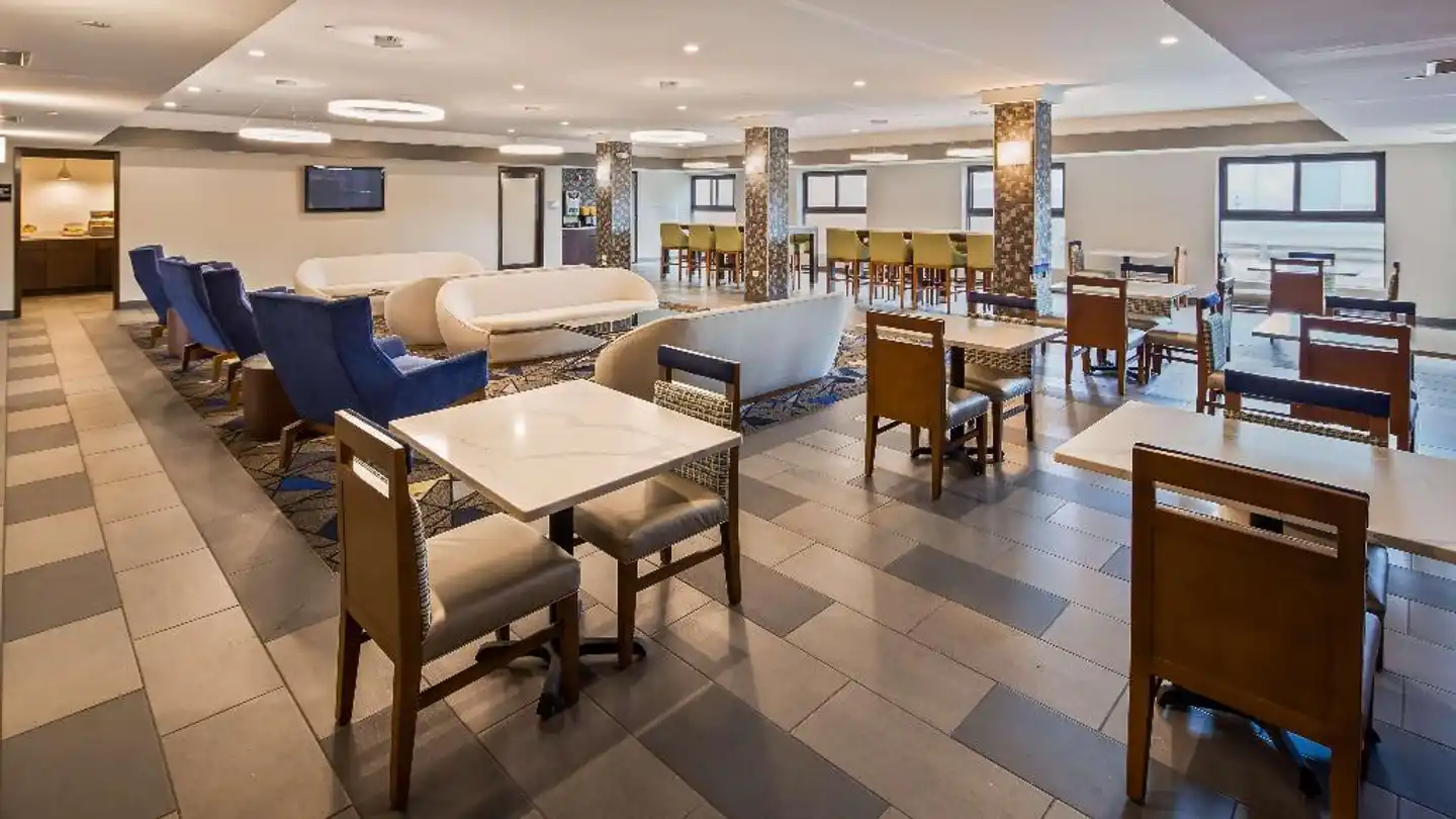 Best Western Inn & Suites - Midway Airport Lobby