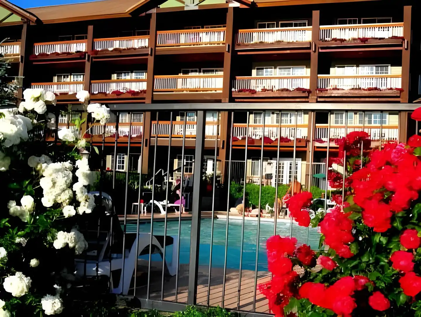 Lakeside Lodge and Suites Aussenansicht