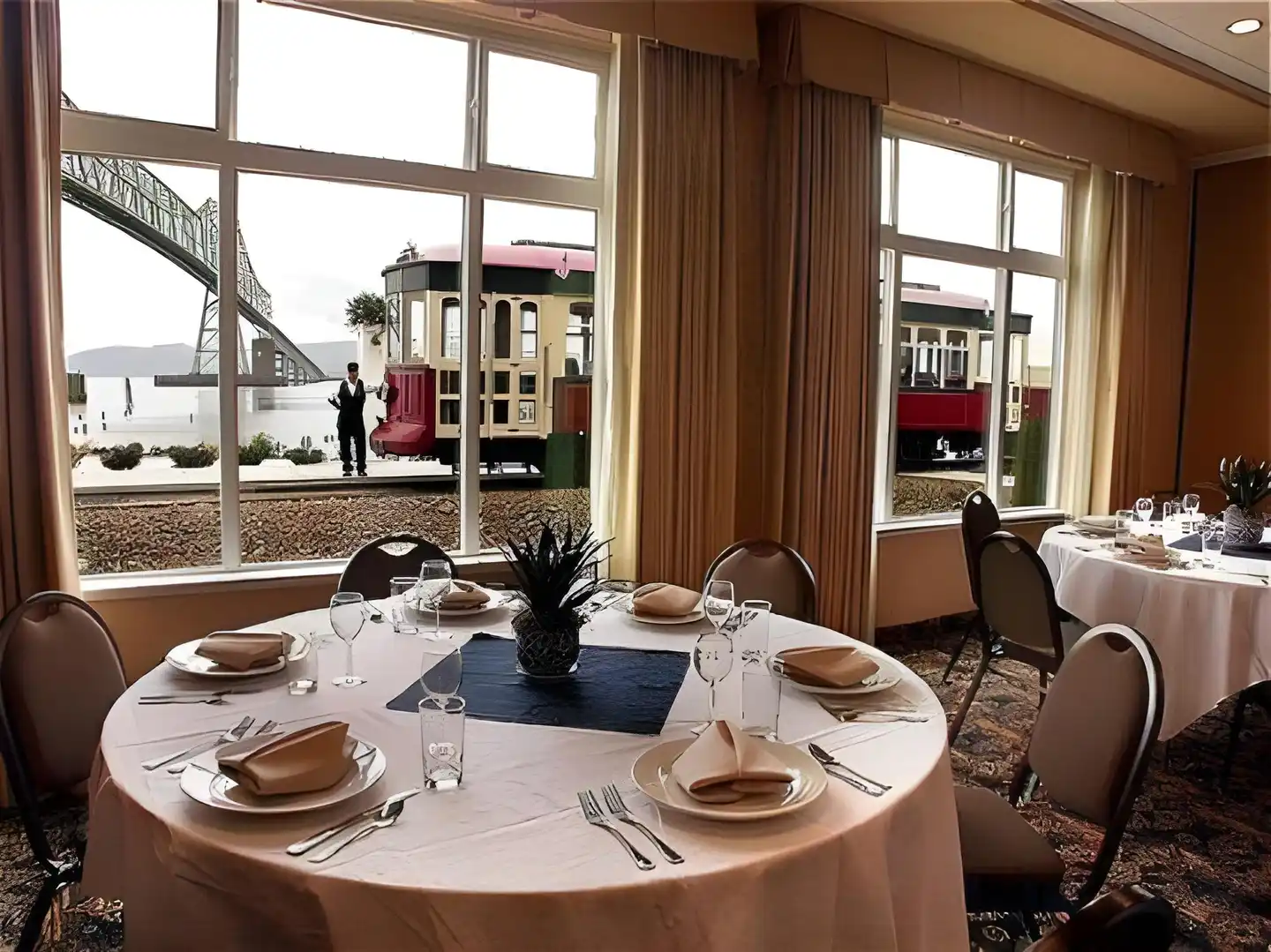 Holiday Inn Express & Suites Astoria Restaurant