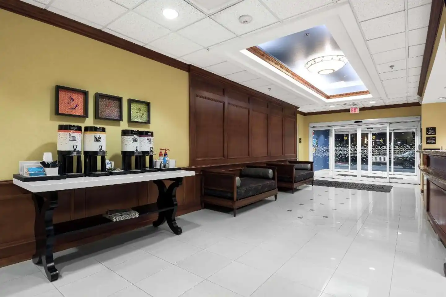 Hampton Inn & Suites Jacksonville Deerwood Park Lobby