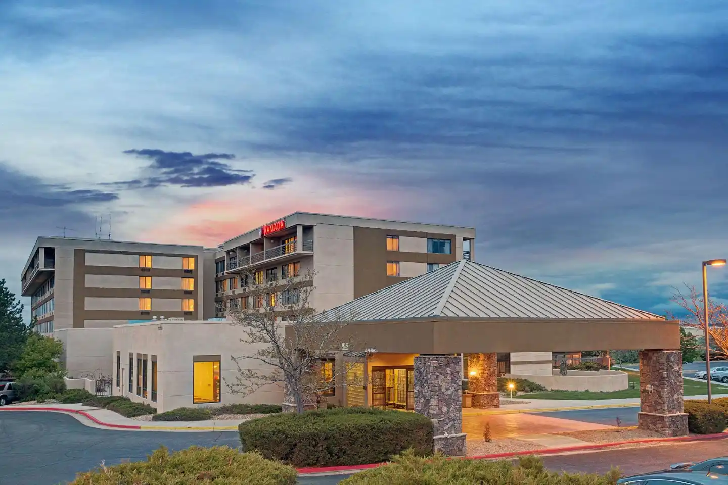 Ramada by Wyndham Englewood Hotel & Suites Aussenansicht