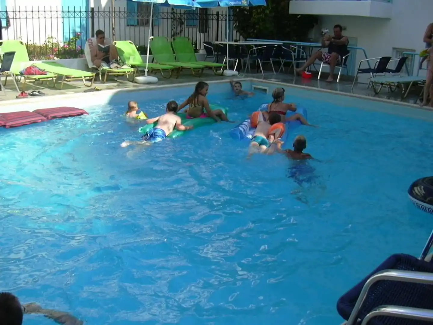 Renia Hotel-Apartments Pool