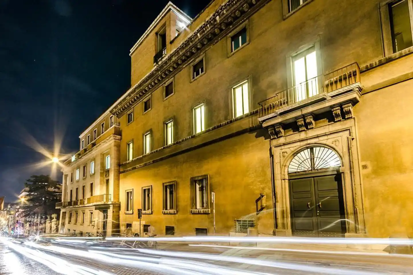 Luxury Rooms H 2000 Roma Aussenansicht