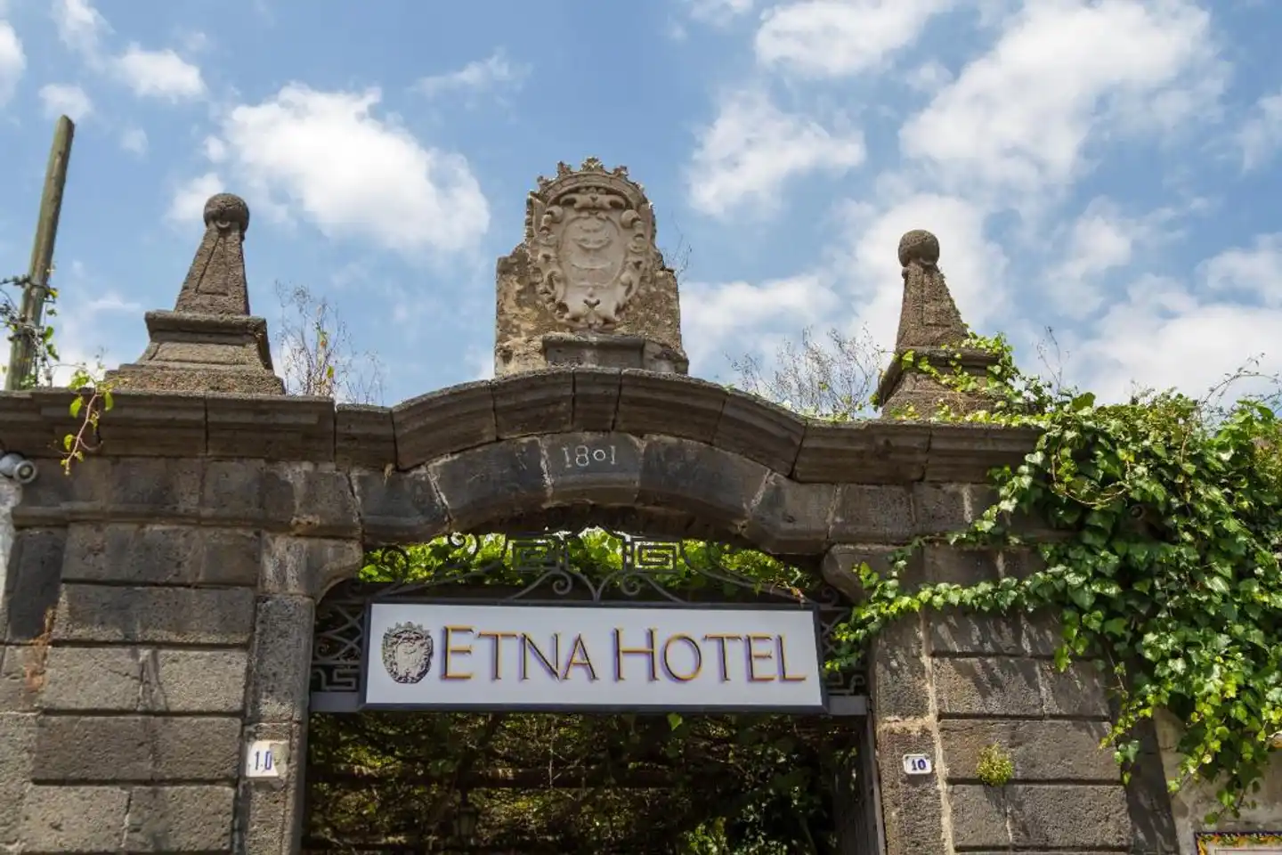 Etna Hotel Aussenansicht