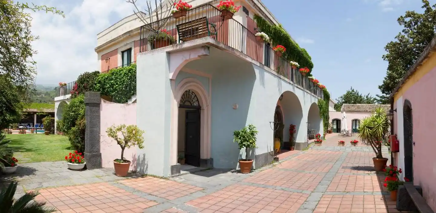 Etna Hotel Aussenansicht