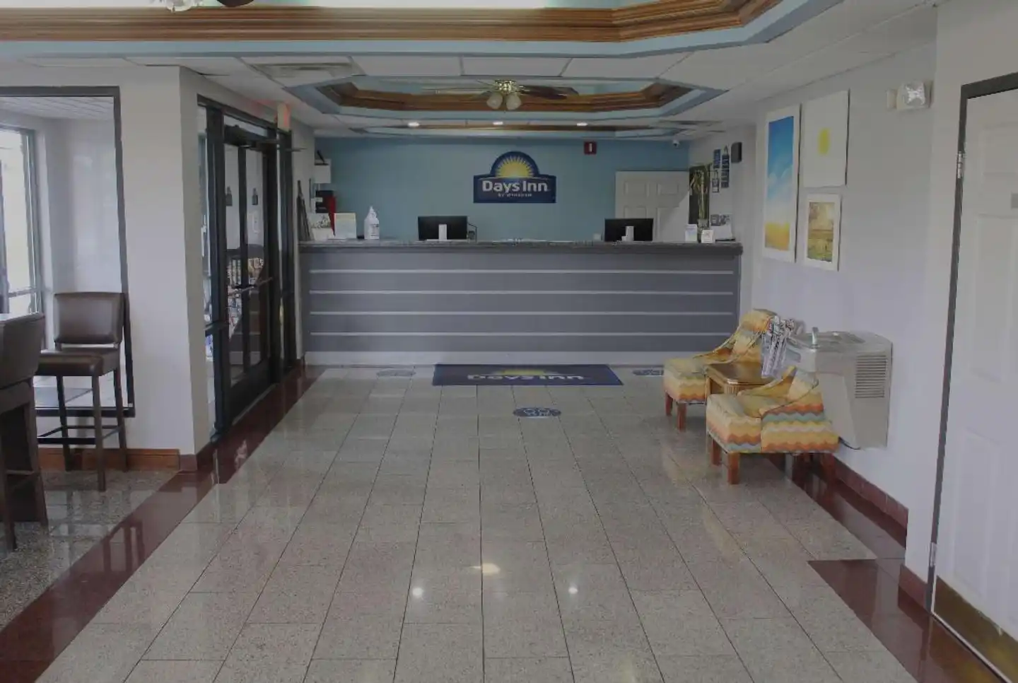 Days Inn by Wyndham Franklin Lobby