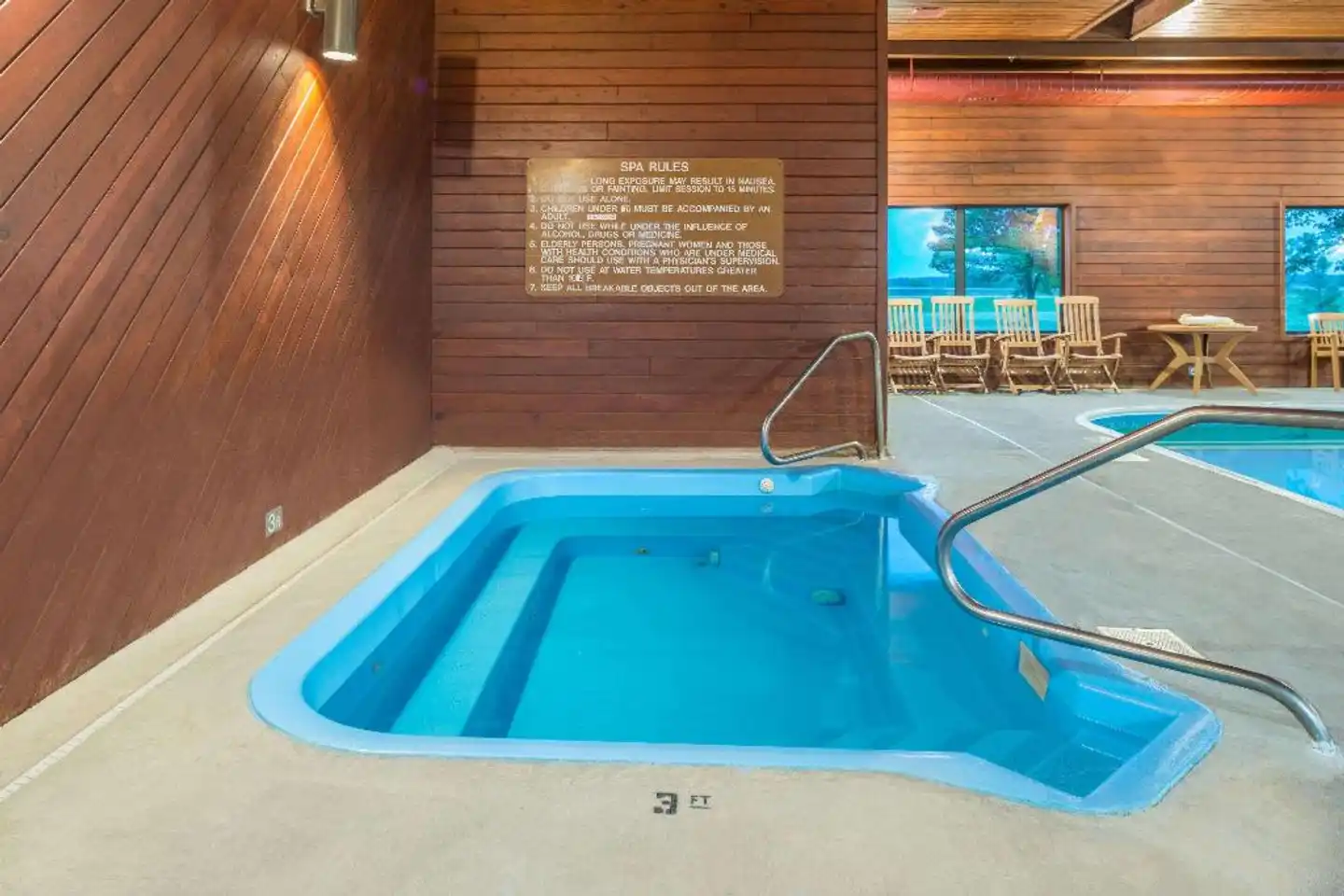 Days Inn by Wyndham Pontoon Beach Hallenbad