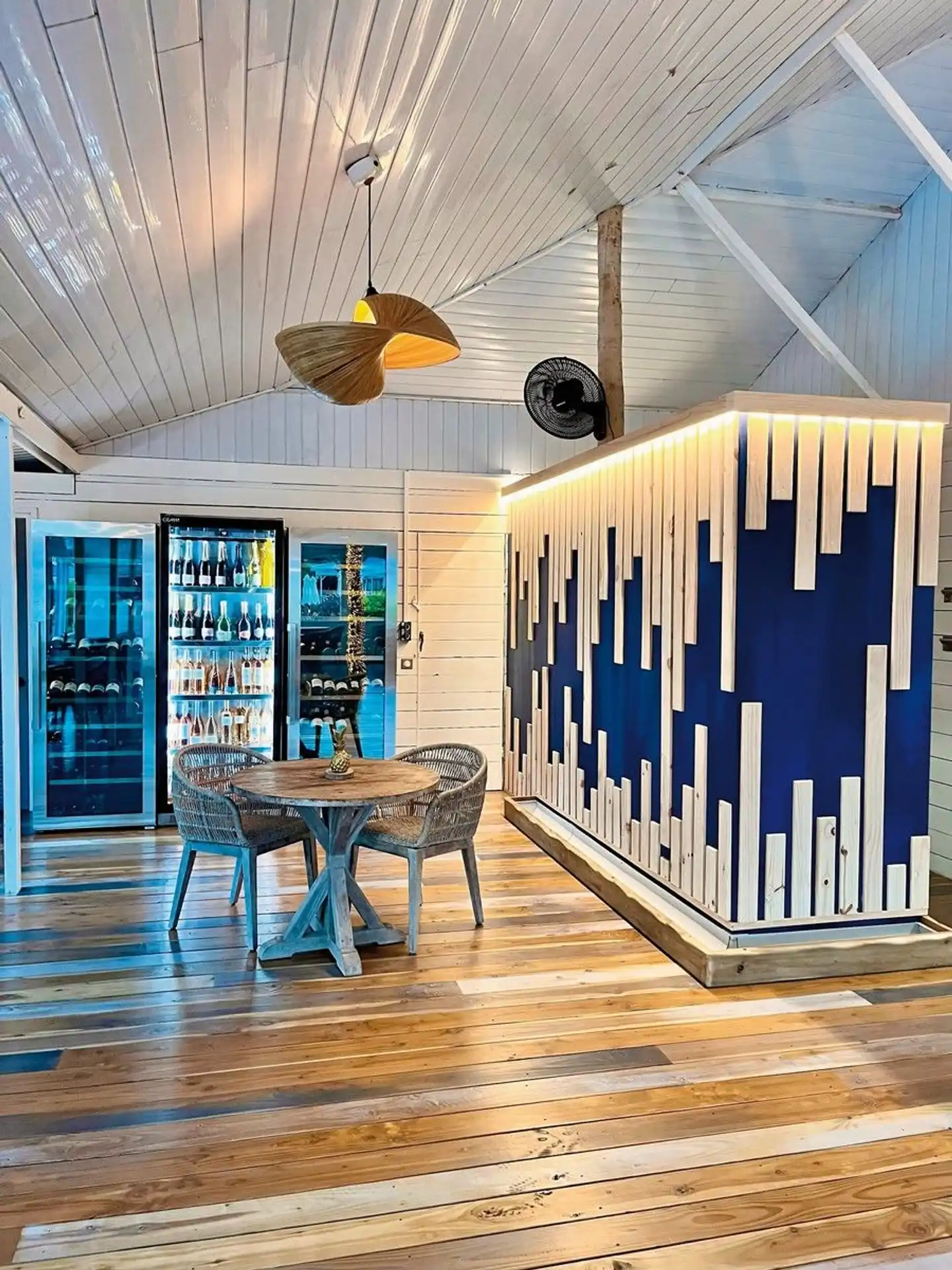 Opoa Beach Hotel Bar