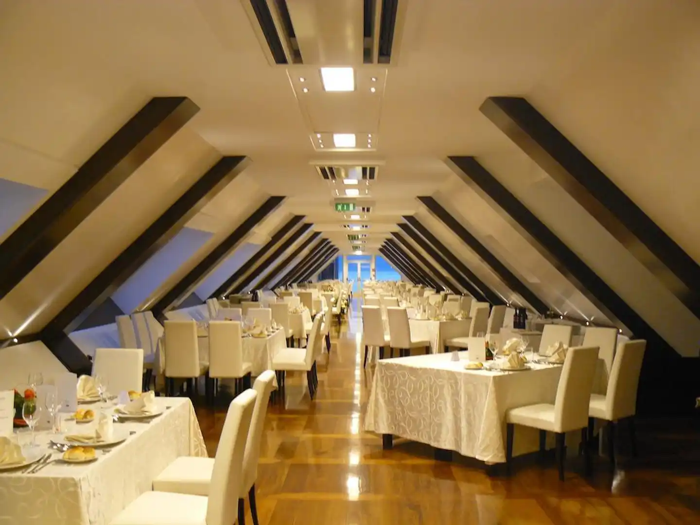 E' Hotel Restaurant
