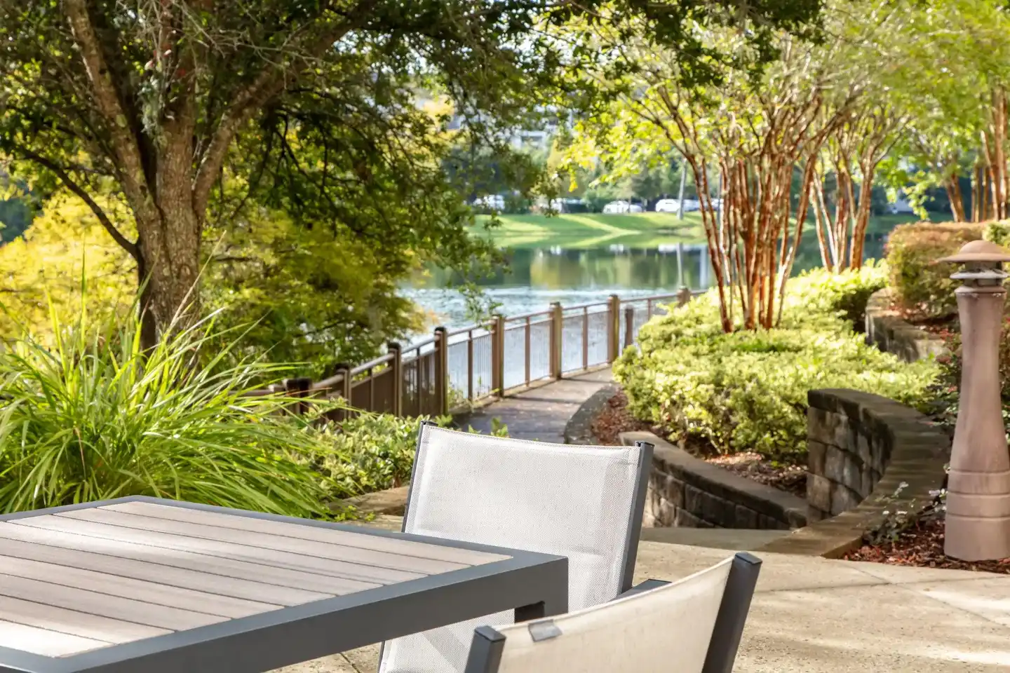 Hotel Indigo Jacksonville-Deerwood Park Terrasse