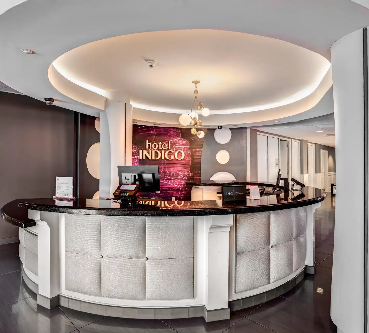 Hotel Indigo Jacksonville-Deerwood Park Bar