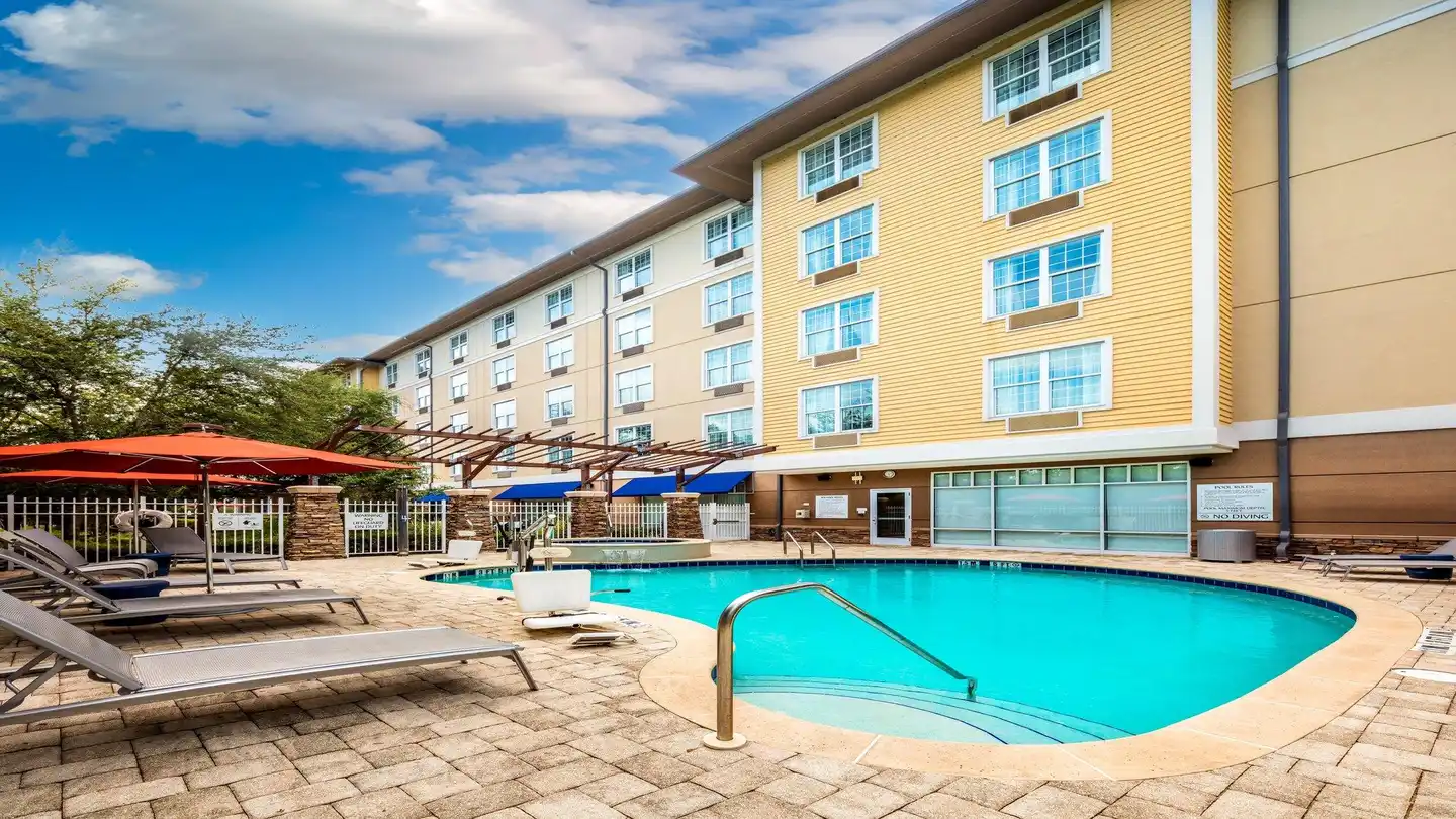 Hotel Indigo Jacksonville-Deerwood Park Pool