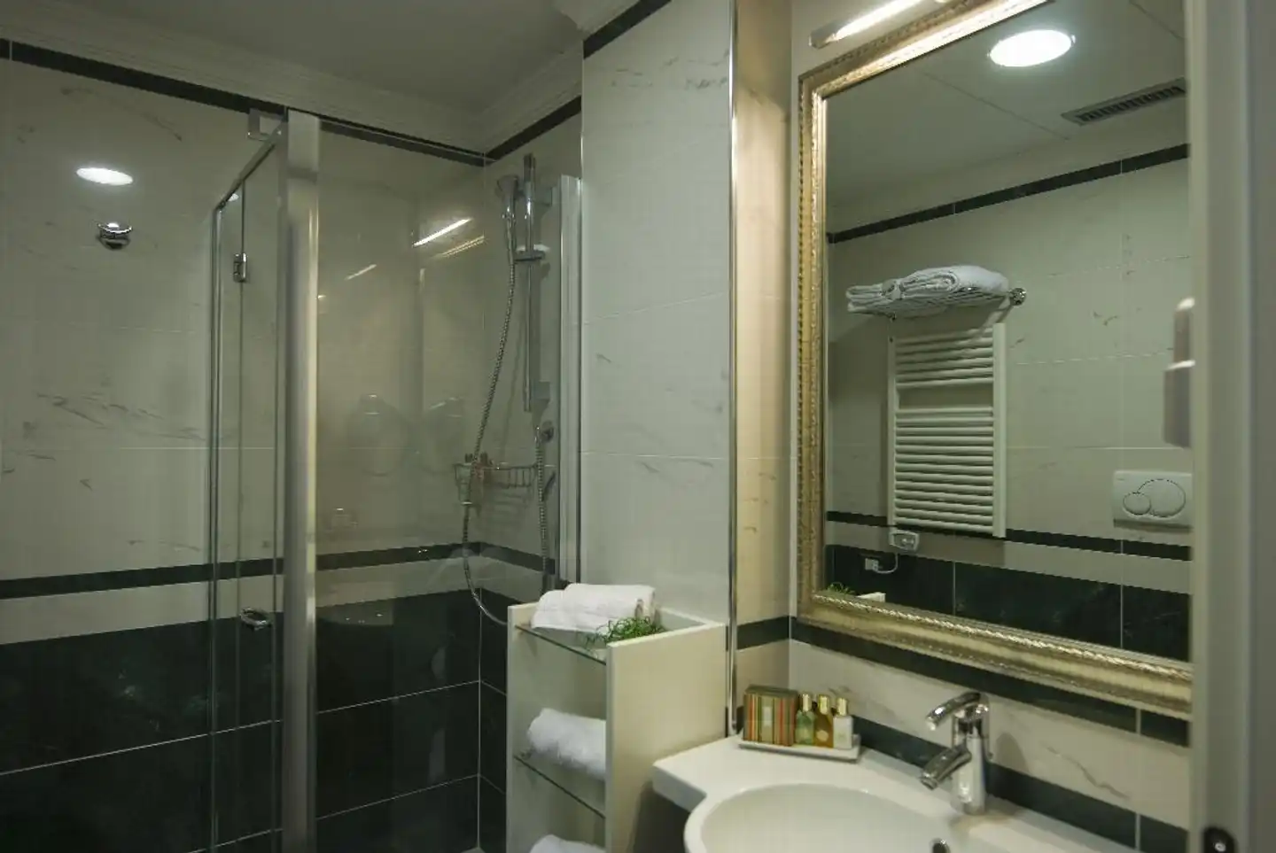 JR Hotels Bari Oriente Badezimmer