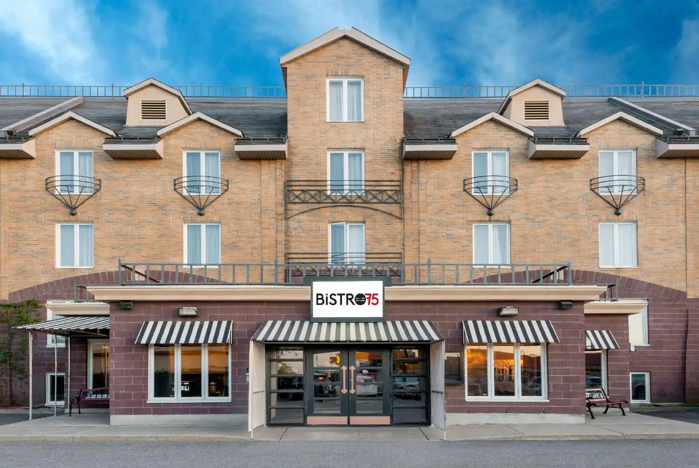 Ramada Plaza Manoir du Casino Aussenansicht