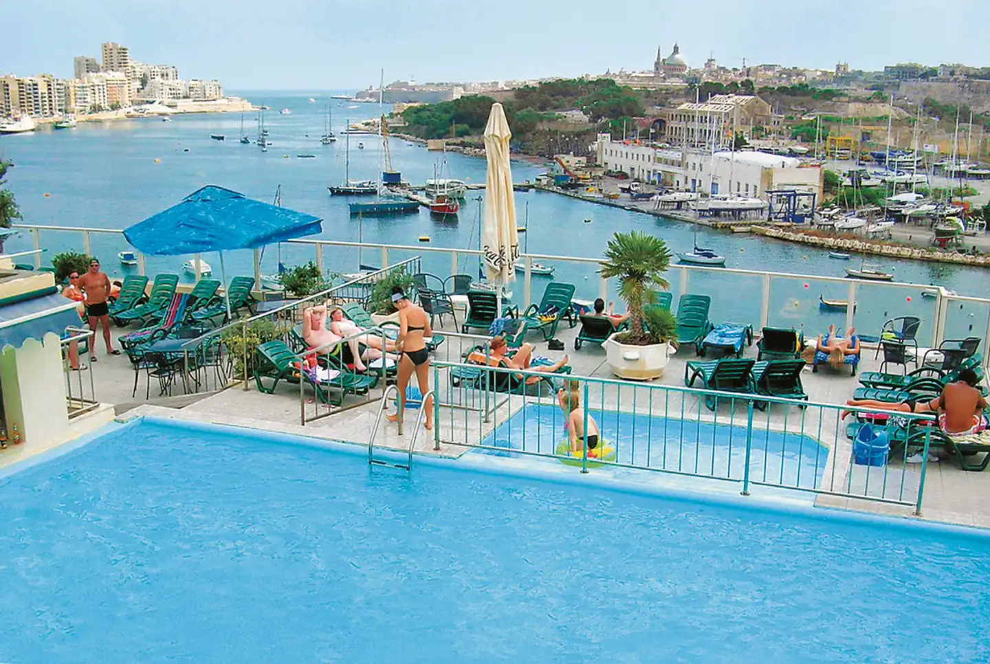 ST Bayview Hotel & Apartments Pool
