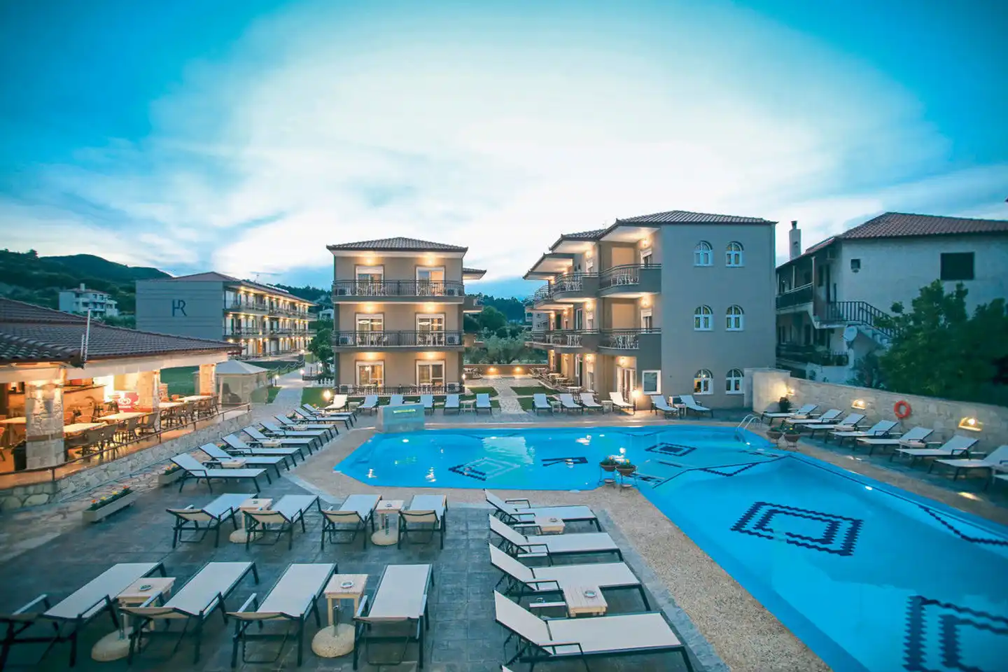 Royal Hotel and Suites Pool