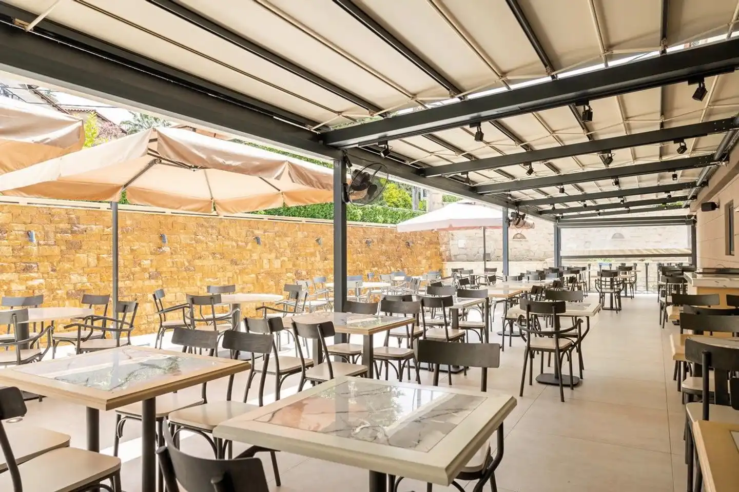 Royal Hotel and Suites Restaurant