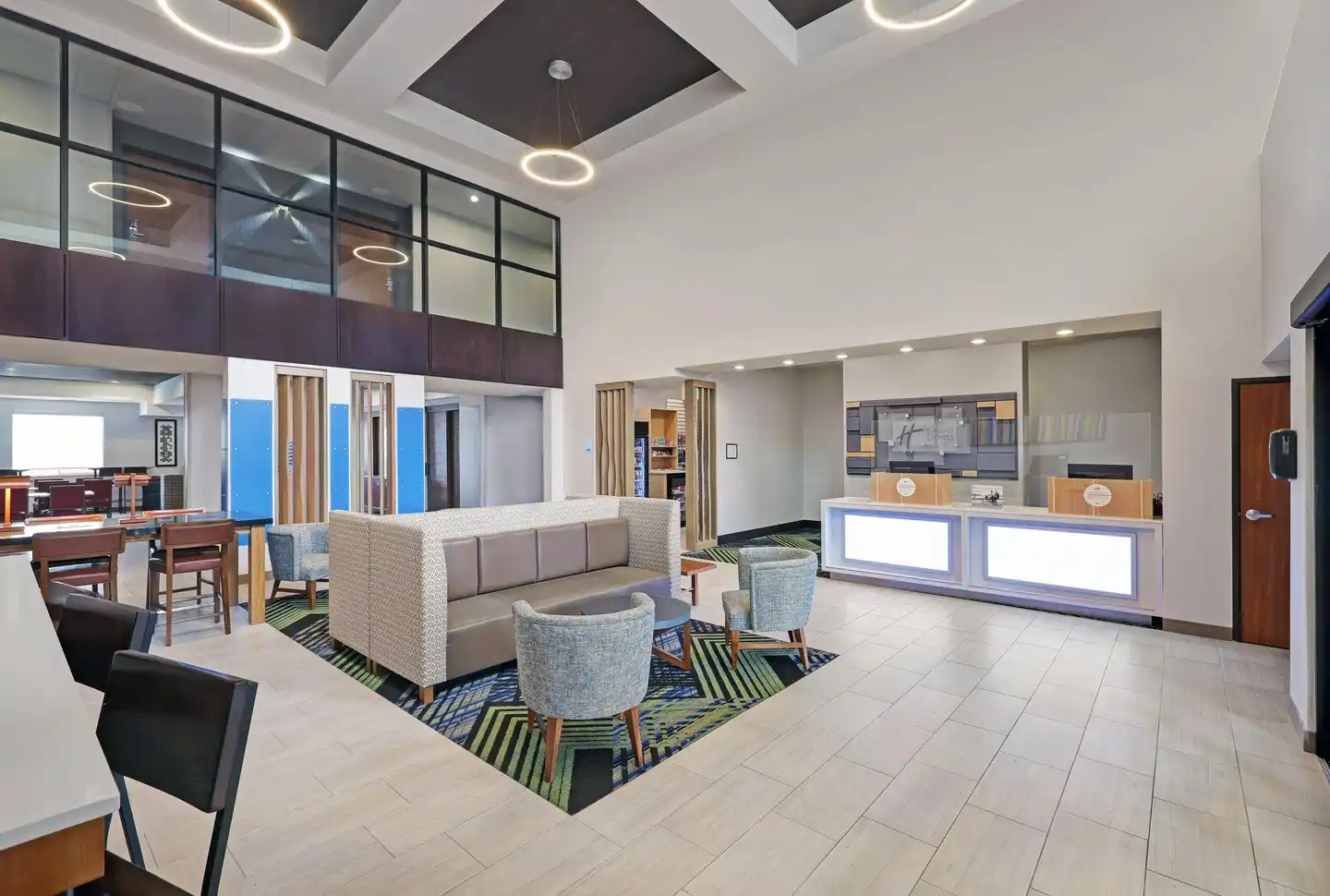 Holiday Inn Express Newport Lobby