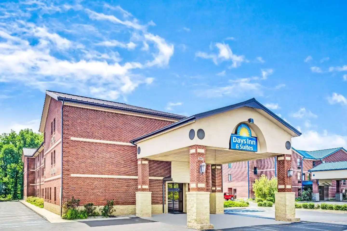 Days Inn & Suites by Wyndham Jeffersonville IN Aussenansicht