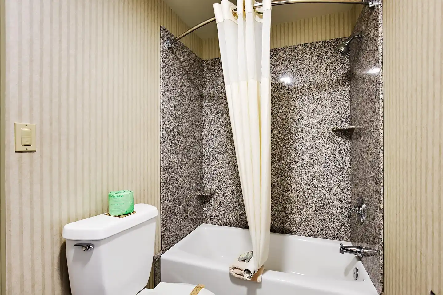 Surf and Sand Lodge Badezimmer