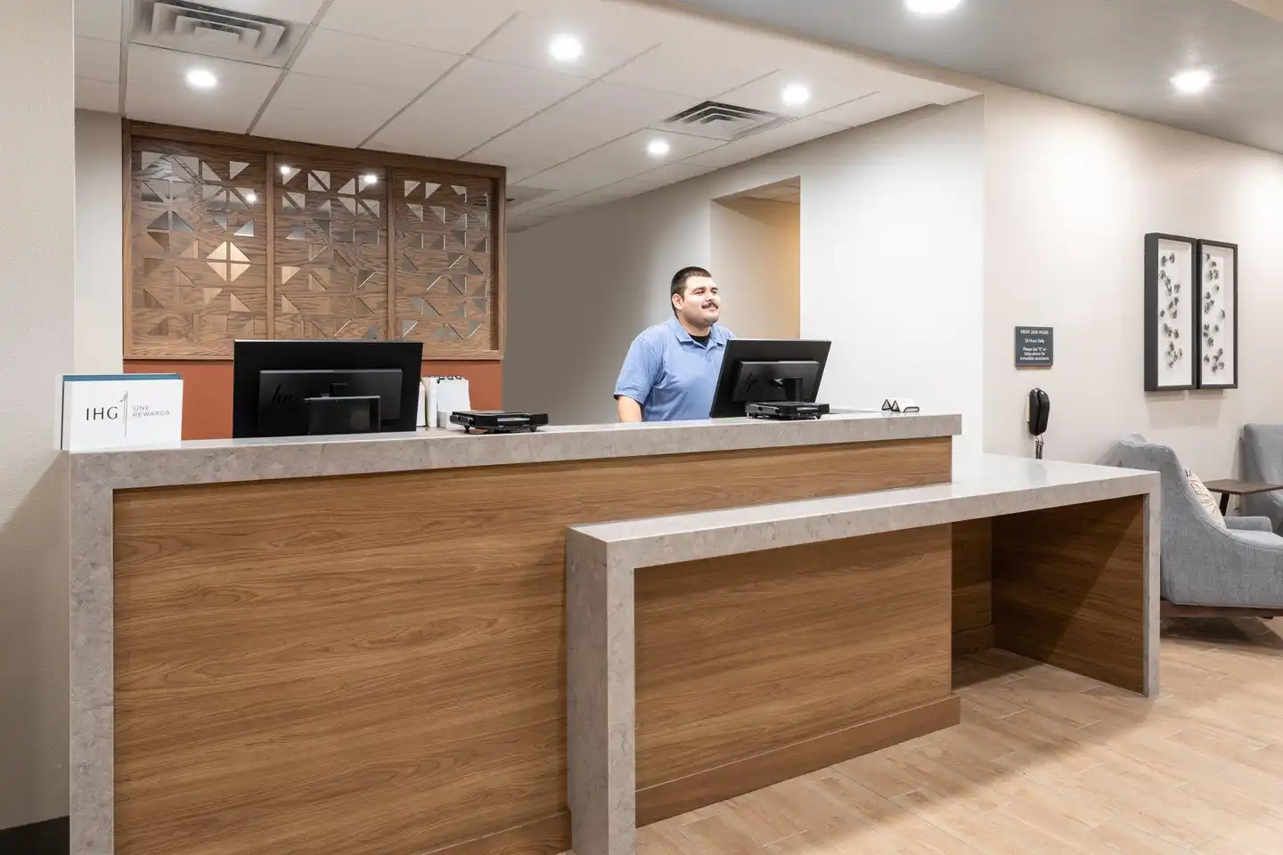 Candlewood Suites Sioux Falls Lobby