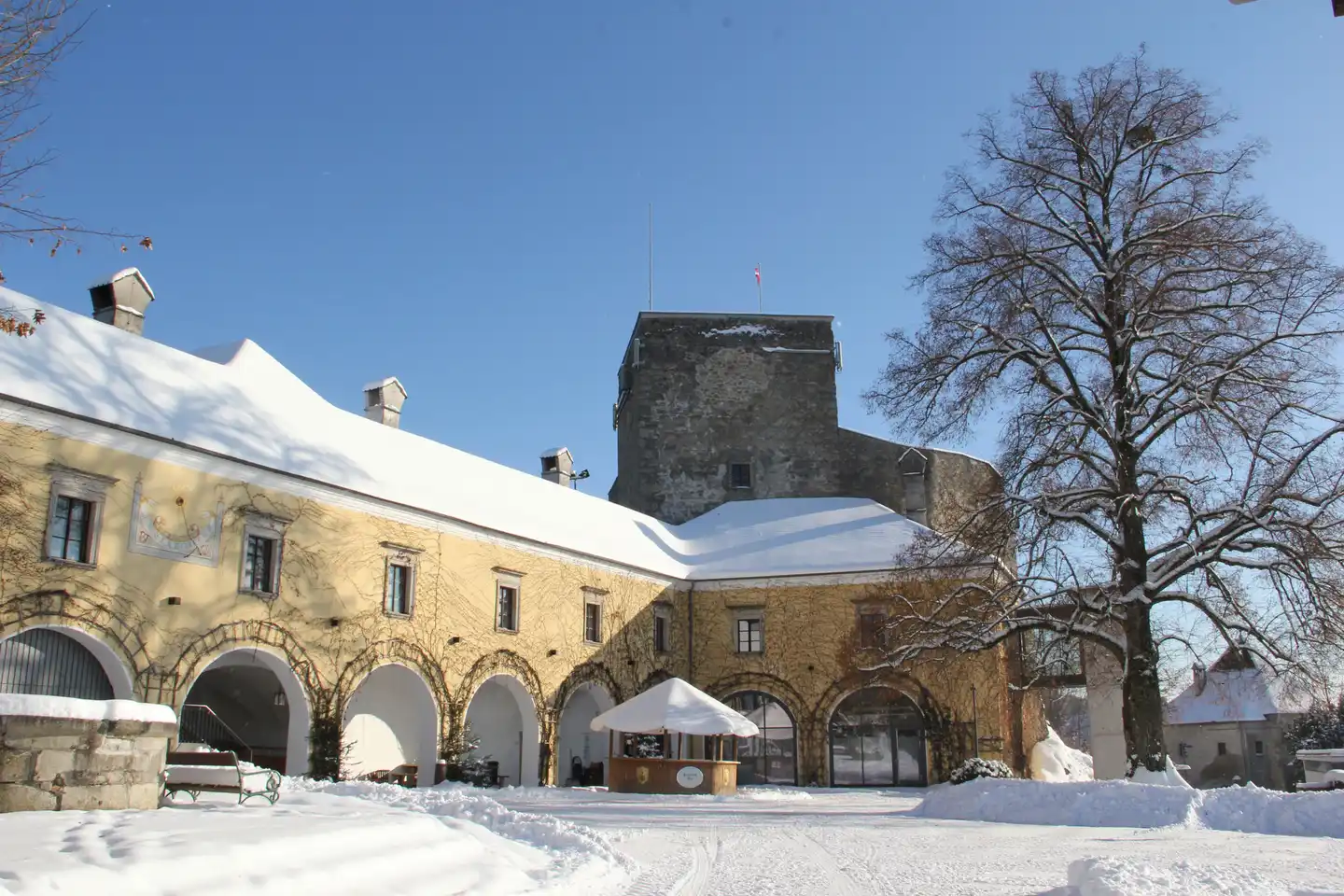 Schatz Kammer Burg Kreuzen Aussenansicht