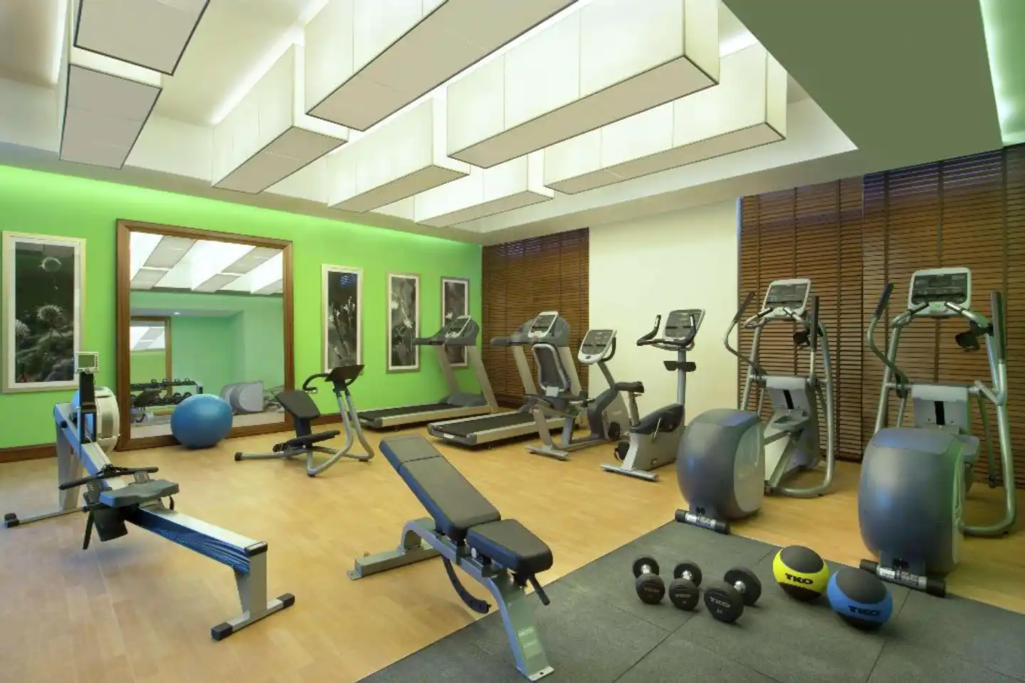 Hilton Garden Inn Dubai Al Muraqabat Sport und Entertainment