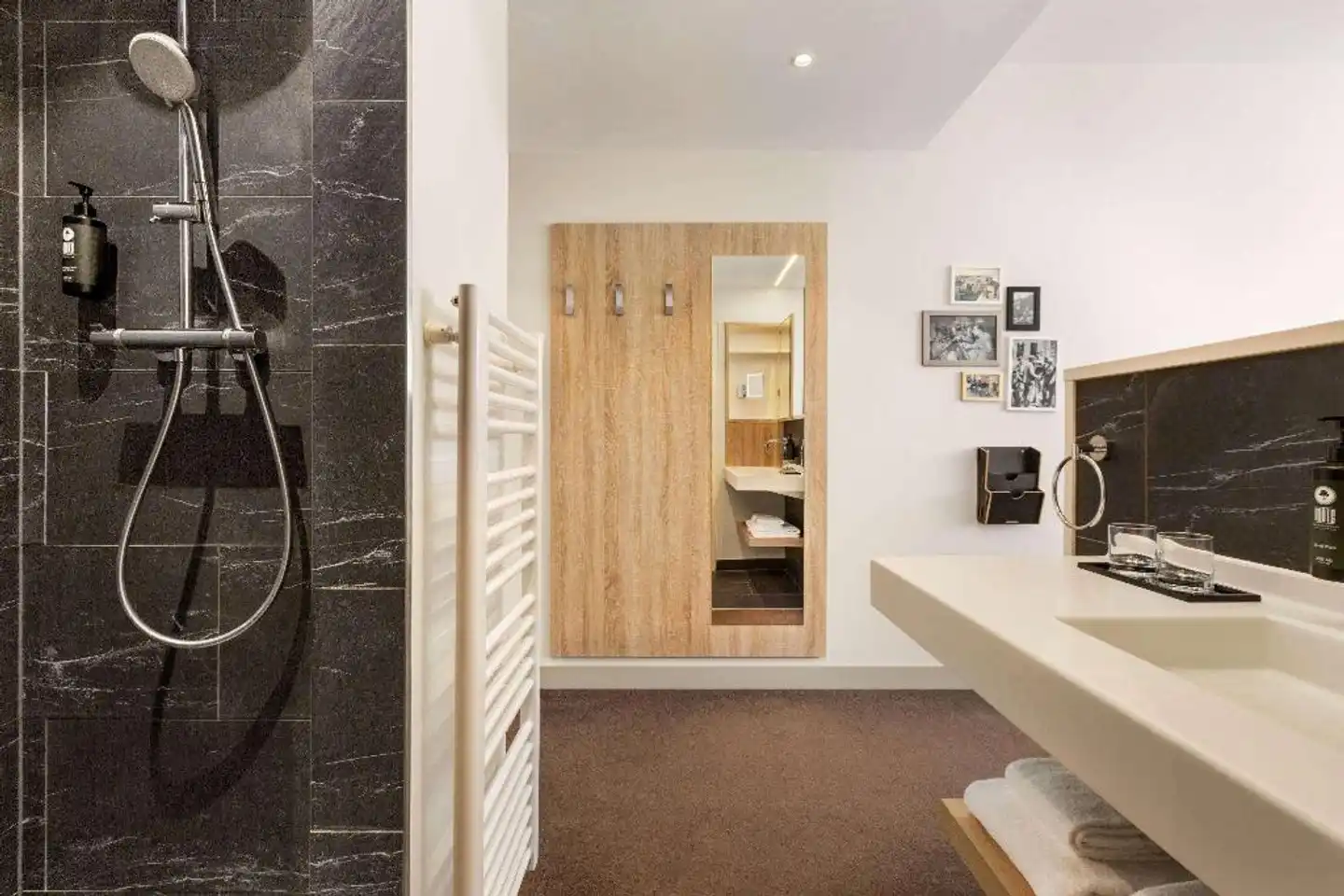 Vienna House Easy München Badezimmer