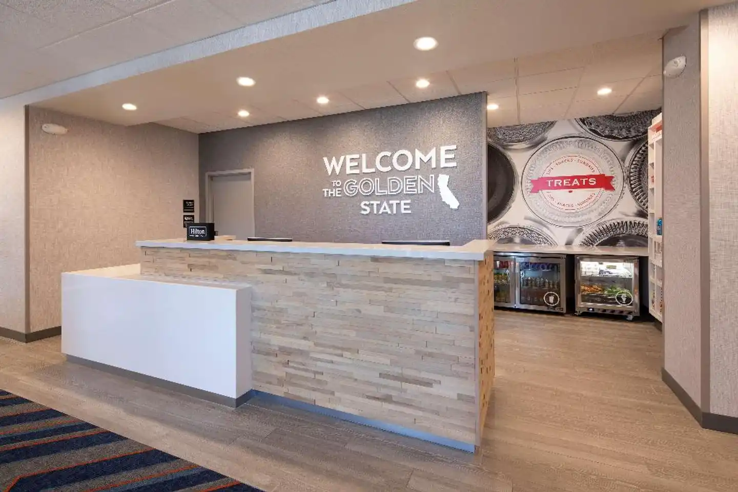Hampton Inn Santa Cruz West Lobby