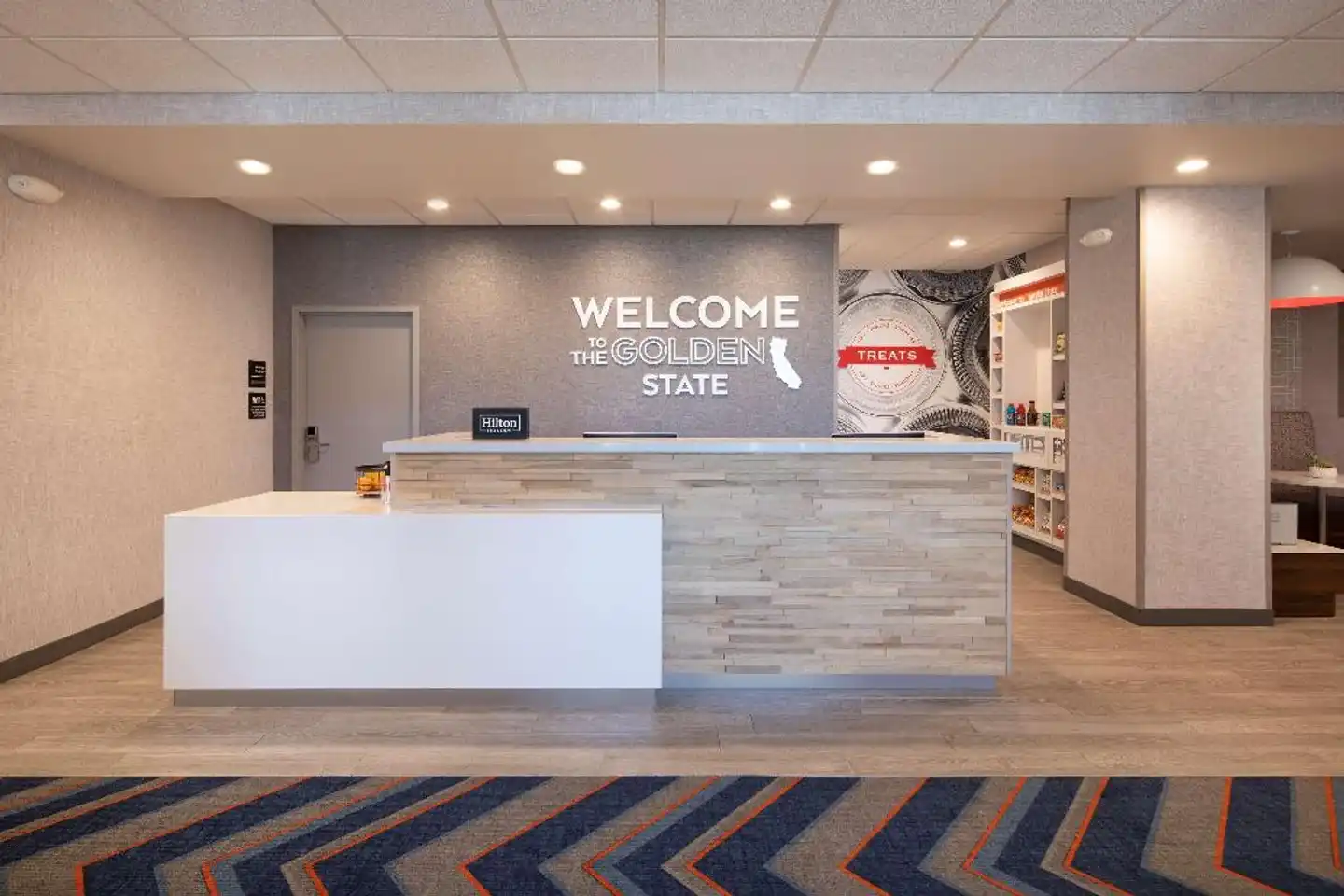 Hampton Inn Santa Cruz West Lobby