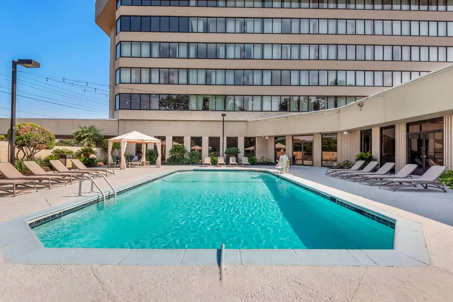 Magnolia Bluffs Casino Hotel, BW Premier Collection Pool