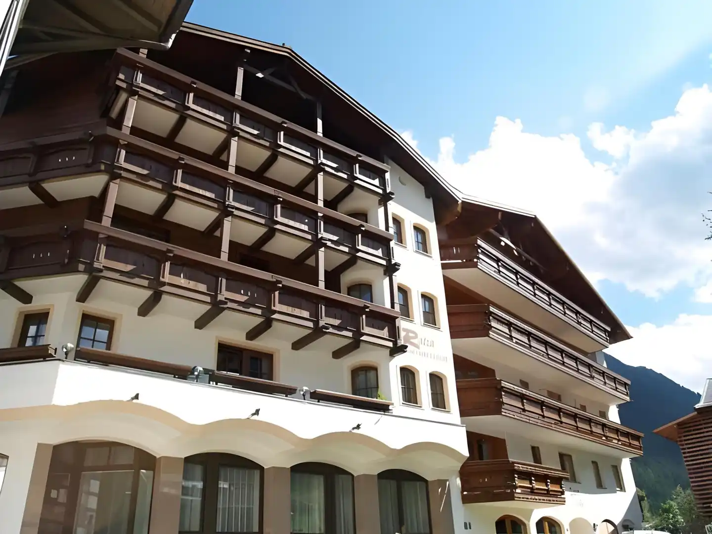 Rätia Alpinlounge Aussenansicht