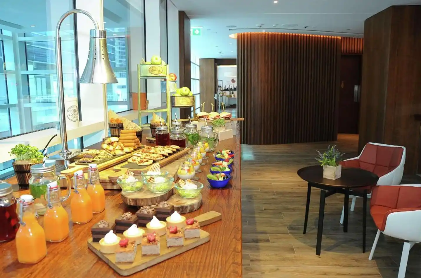 DoubleTree by Hilton Dubai - Business Bay Restaurant