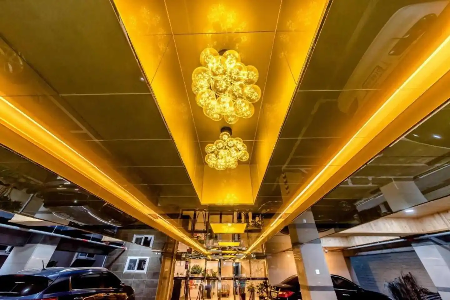 J Dream Hotel Lobby