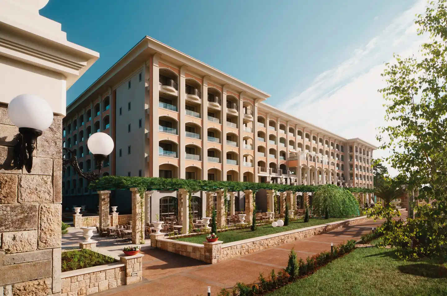 Astor Garden Hotel Aussenansicht