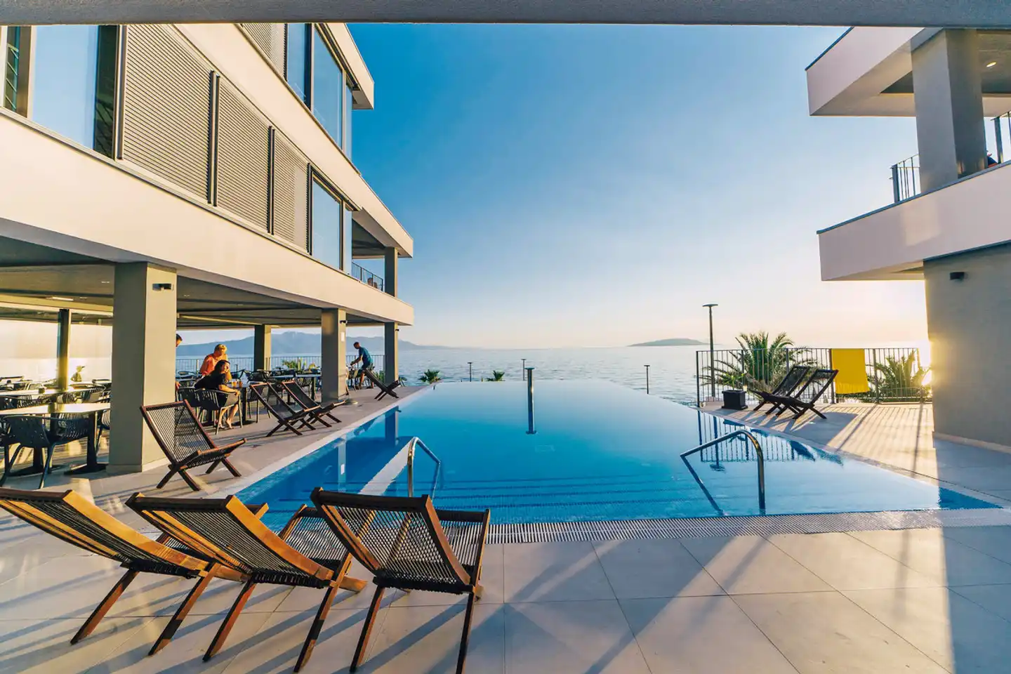 Morenia Beach Resort Terrasse