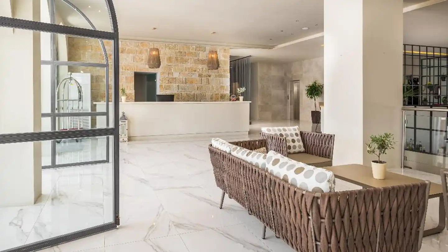 Golden Mare Barbati Lobby