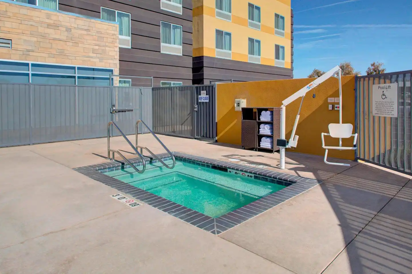 Fairfield Inn & Suites by Marriott Bakersfield North/Airport Pool